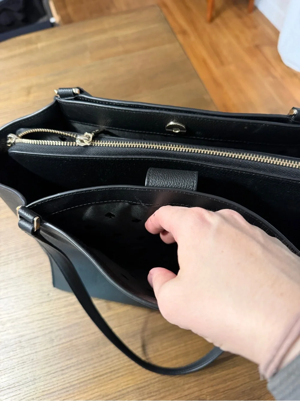 kate spade brim Black Pebbled Leather Shoulder Tote